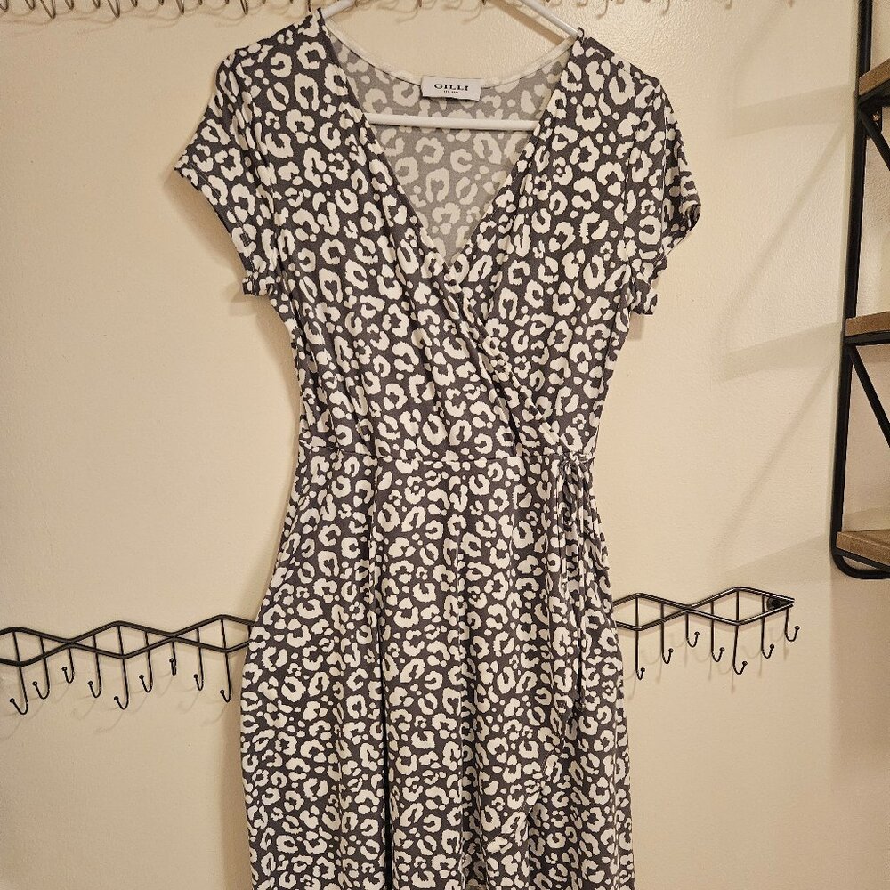 Gilli Hi Lo Dressy Dress - Gray and White Print Size Small